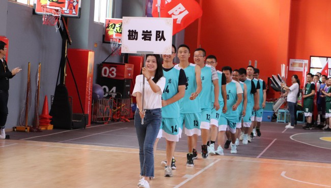 規(guī)劃設(shè)計院“迎中秋、慶國慶”第一屆籃球比賽拉開帷幕